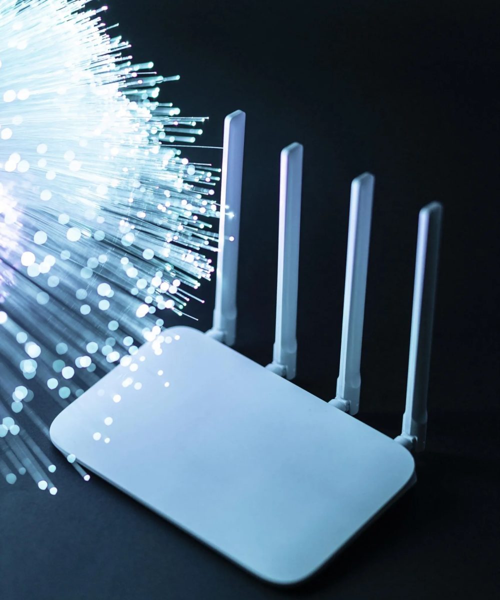 imageye___-_imgi_31_wi-fi-router-with-blue-optical-fiber-scaled